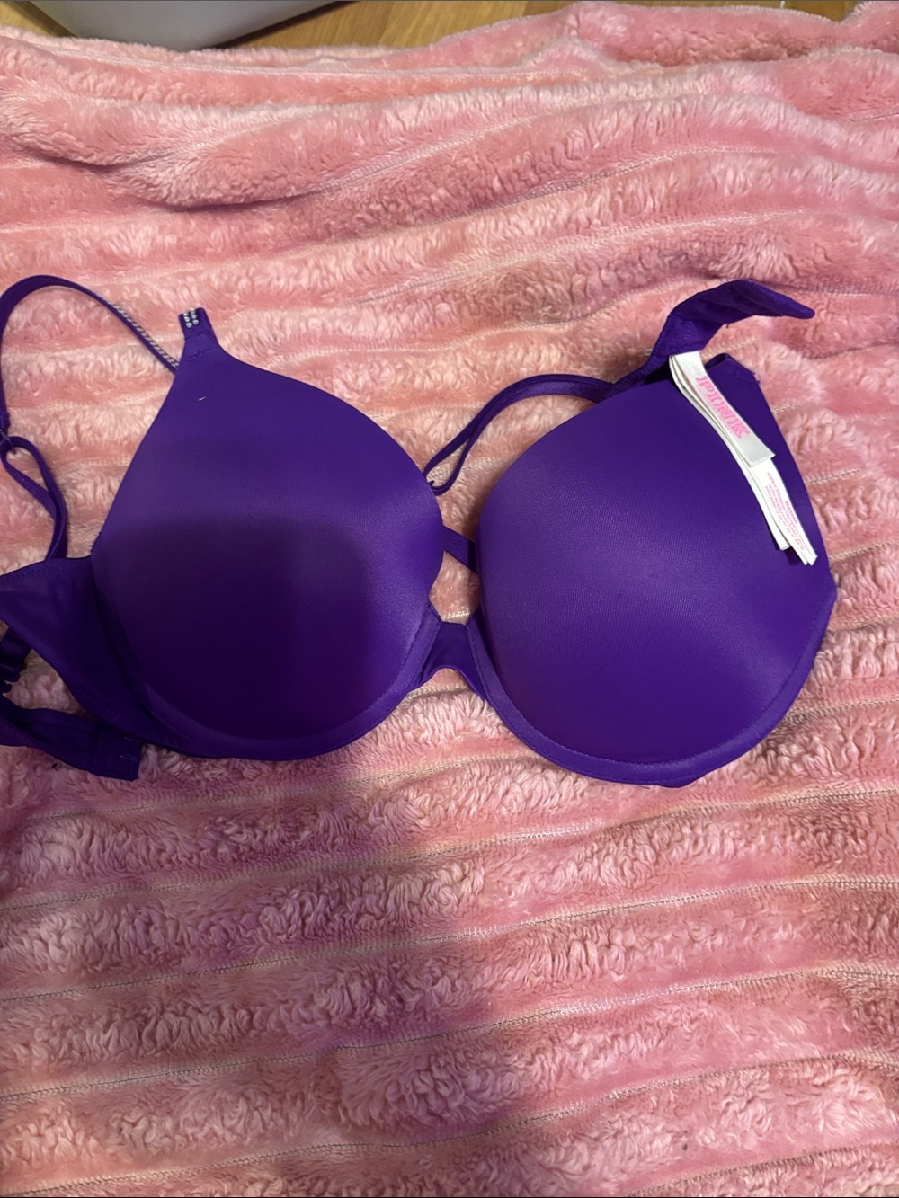 Purple underwire padded bra. Size 36B . In excellent condition like new
